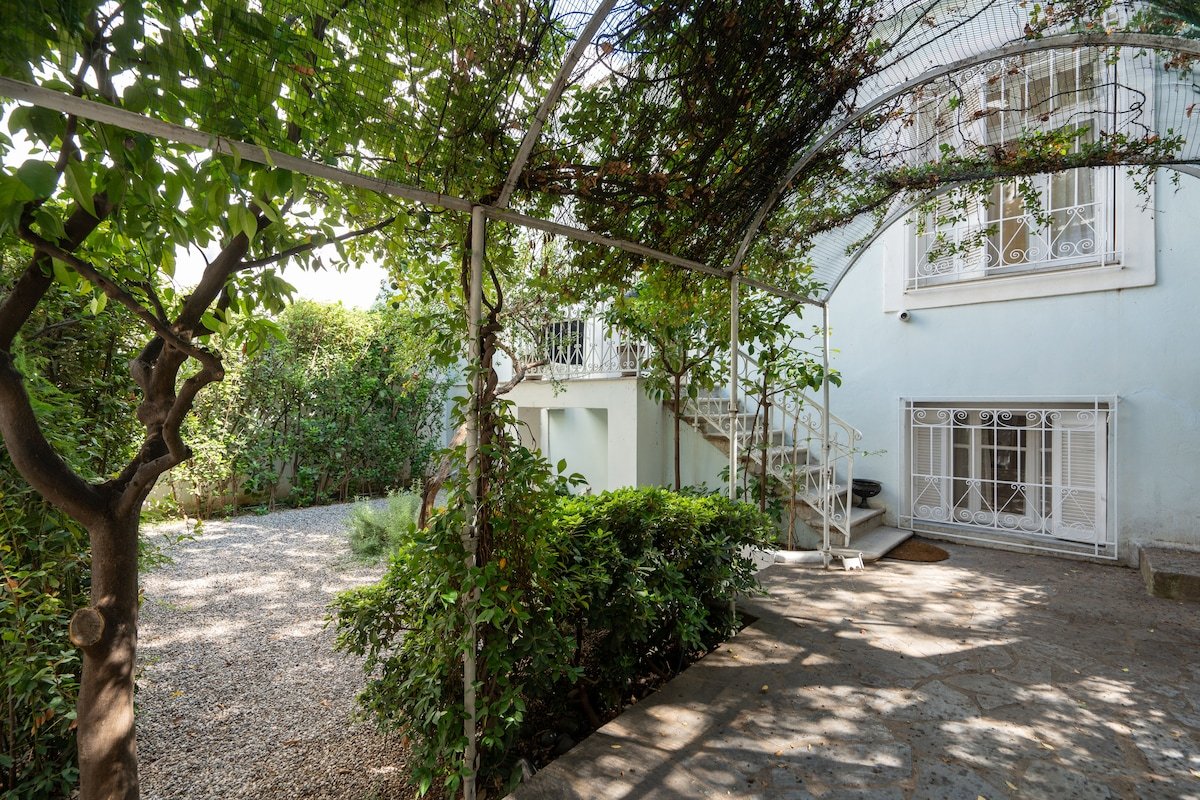 Private House On The Hill gallery image 3