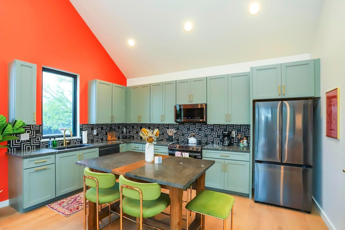 Livin’ Luxe on Music Row: Hot Tub + 1.5Mi to Bway gallery image 5