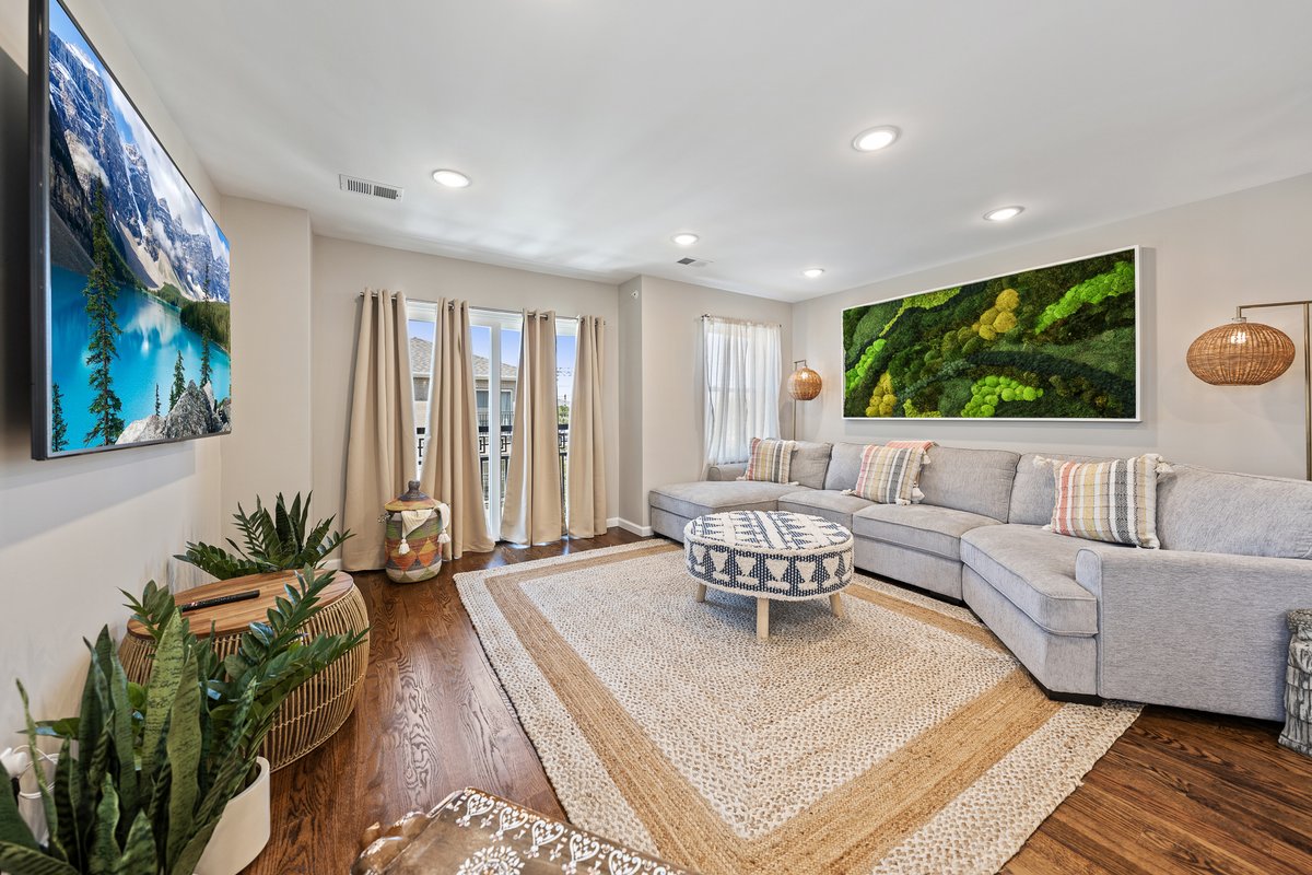 Modern Meets Culture – Top Floor Apartment