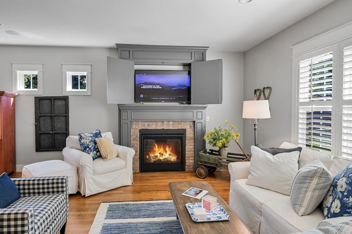 Charm & Elegance located in Historic Biltmore Area gallery image 3