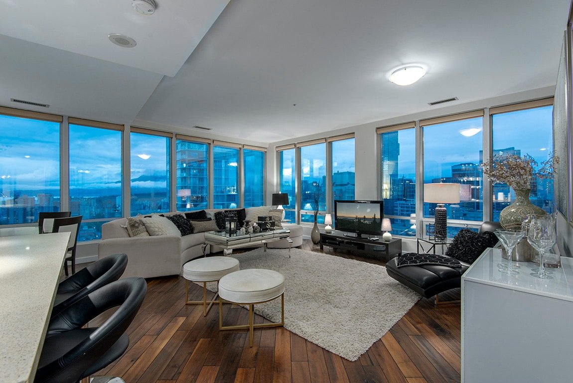 2BR/2BA SUB PENTHOUSE in the ❤️HEART❤️ of Downtown gallery image 2