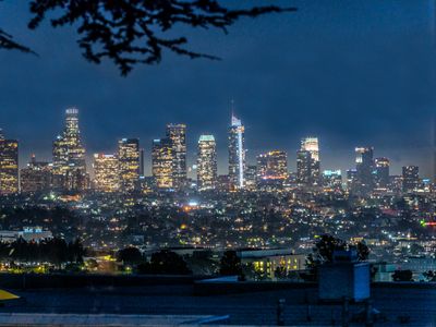 Breathtaking Luxury Mansion w. 4 Bedrooms/3.5 Bath