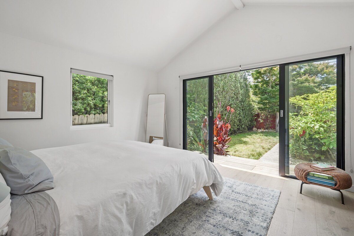 Modern | Outdoor Lounge | Detached Office gallery image 5