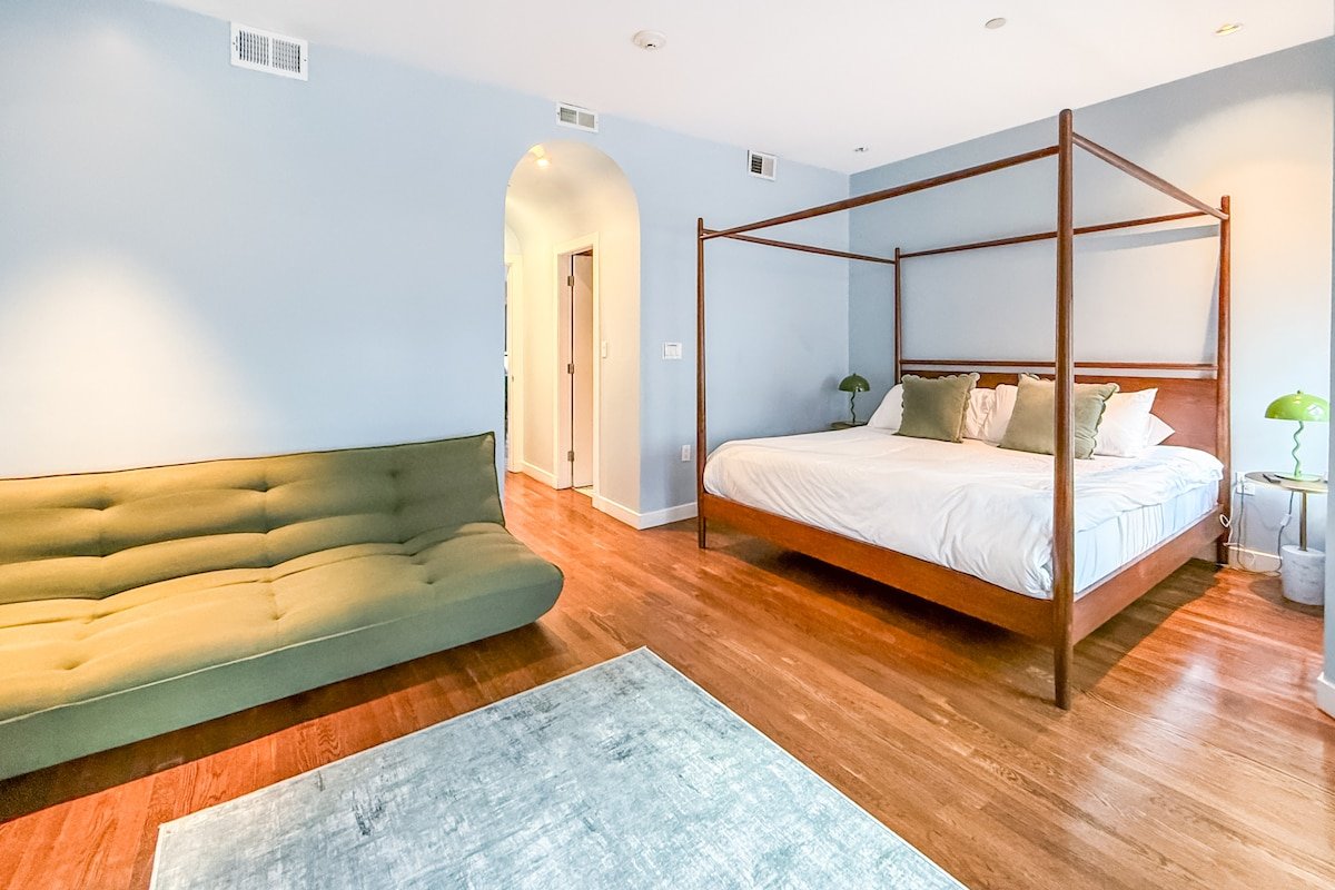 Penthouse, Parking, Private Deck, W/D, Back Bay! gallery image 4