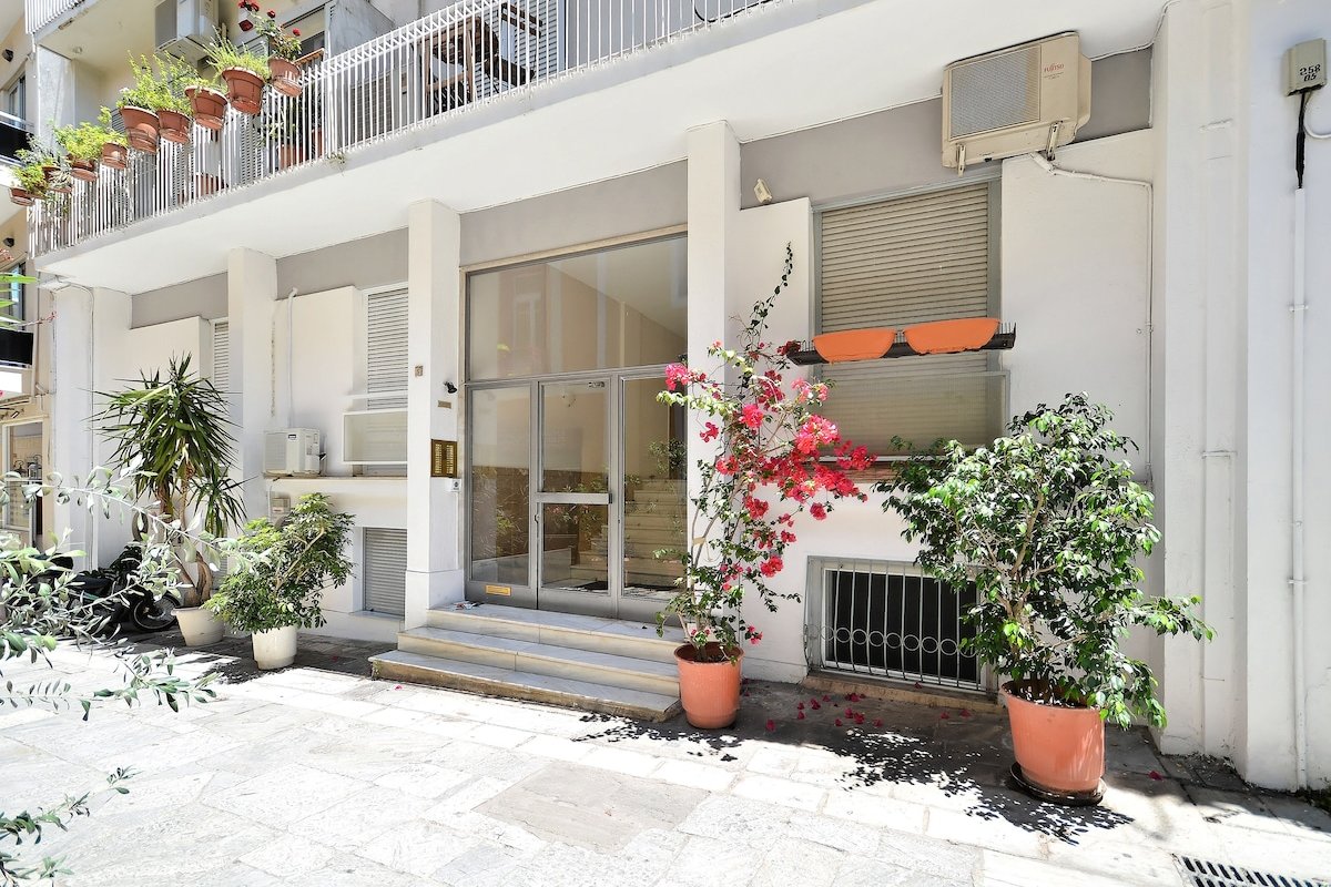 Plaka Elegant Apartment, gallery image 5