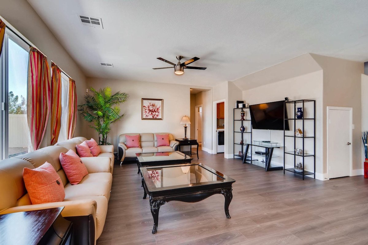 Near Downtown & Speedway, has 15 beds gallery image 4