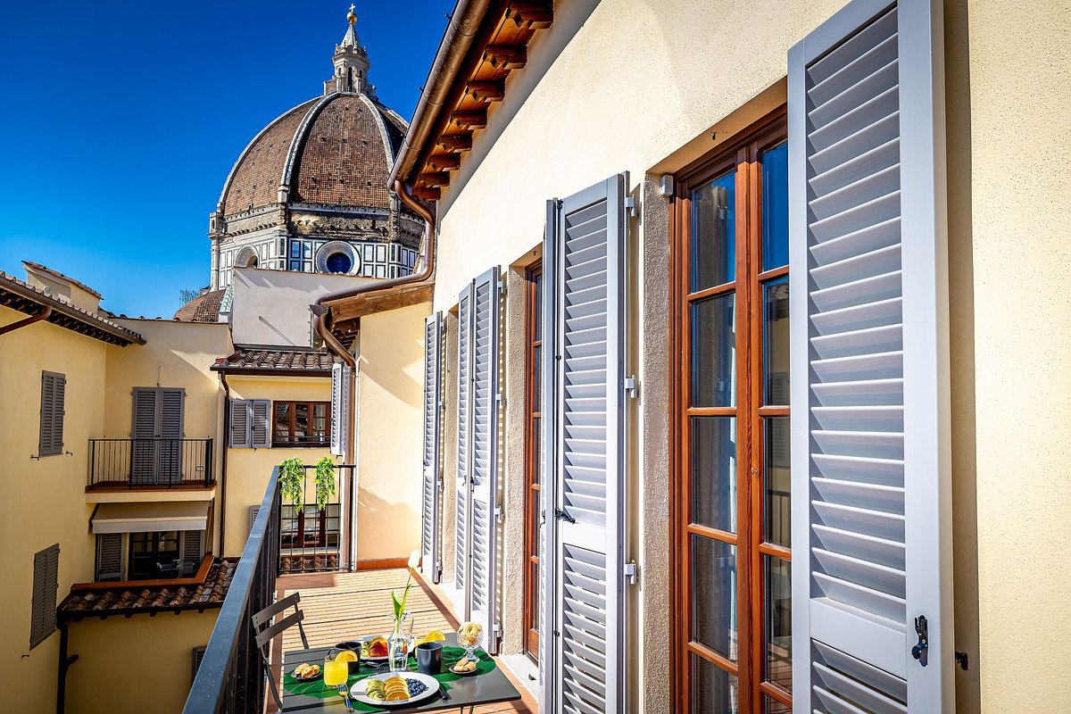 Duomo View Terrace • 2BR/2BA • Elevator • Central