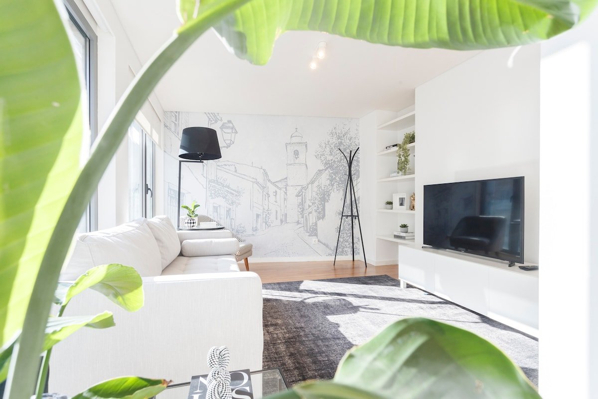 MY LX FLAT Stunning and Bright 2BR Apartment gallery image 2