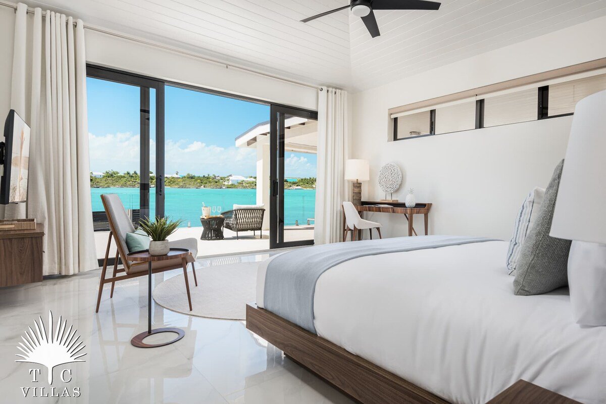 TC Villas | Evie | Pool, Kayaks, Walk to Beach gallery image 2