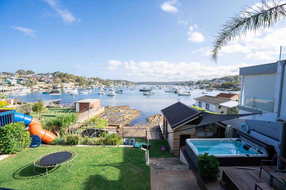 LUXURIOUS BEACH FRONT APARTMENT- CRONULLA