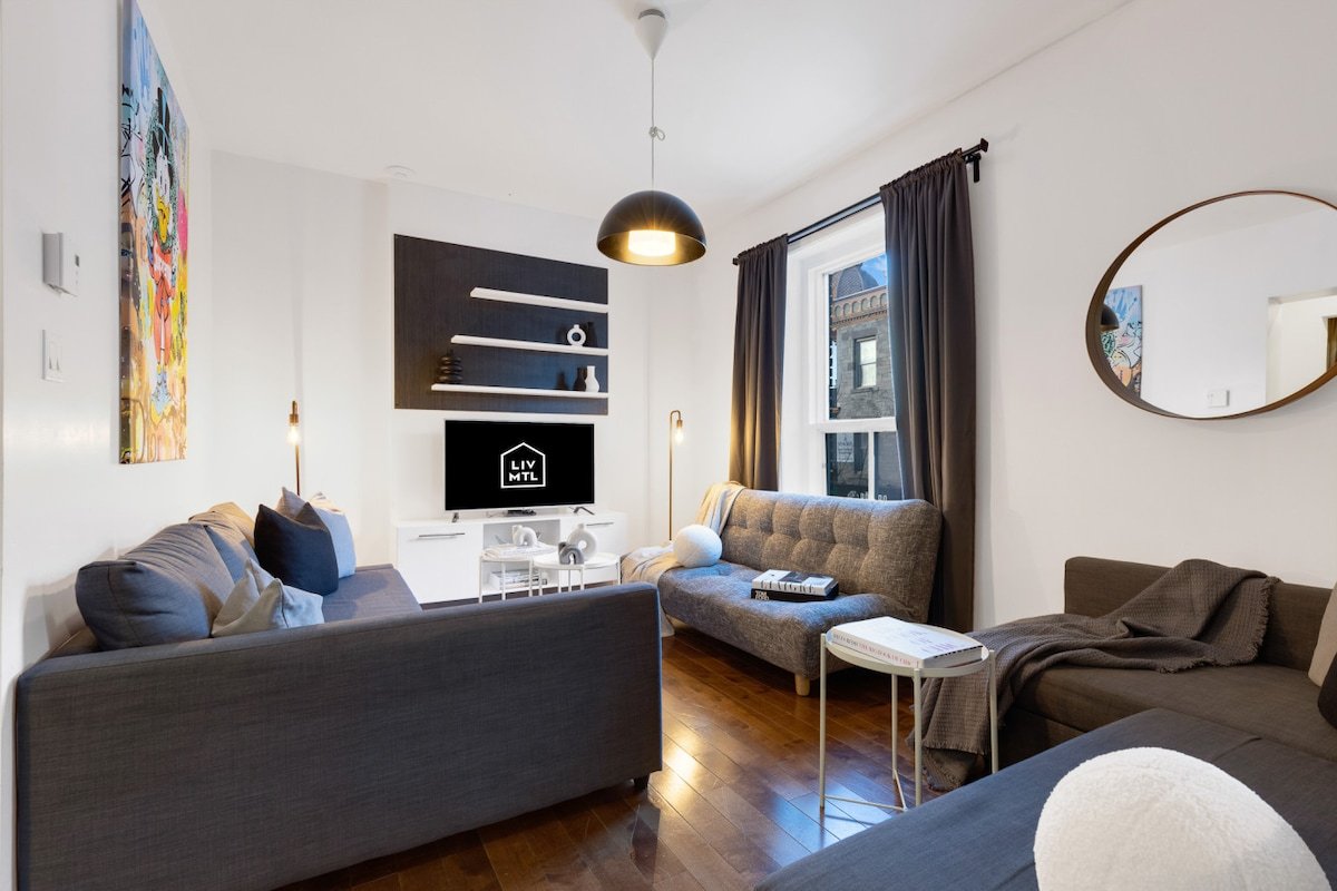 LiV MTL Chic-2 Spacious 4BR Near Downtown Montreal gallery image 2