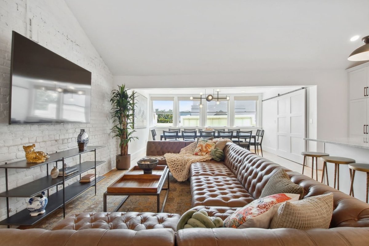 Trendy CBD Hotel Suite | Near French Quarter gallery image 3