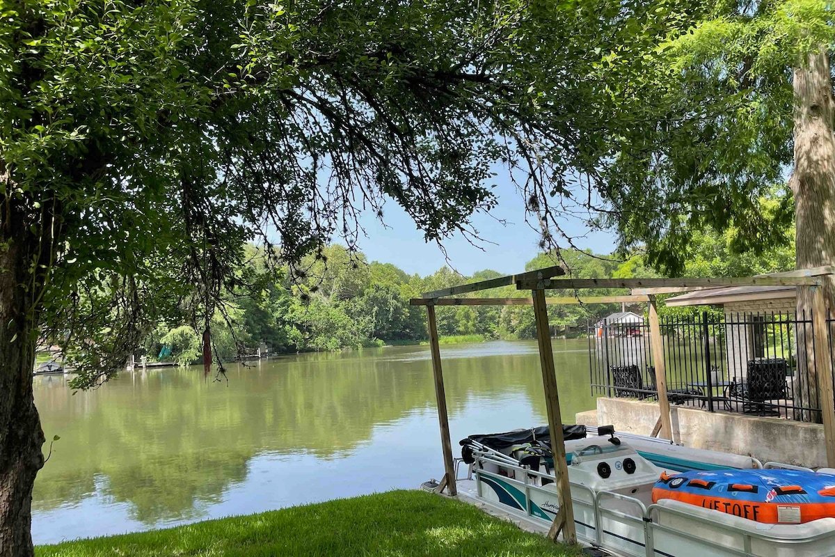 Lakefront on lake Austin with a Fantastic View gallery image 2