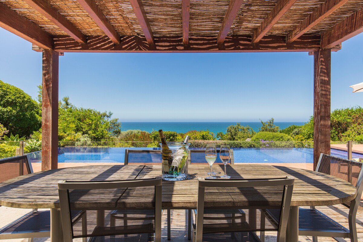 LUXURY BEACHFRONT VILLA gallery image 3