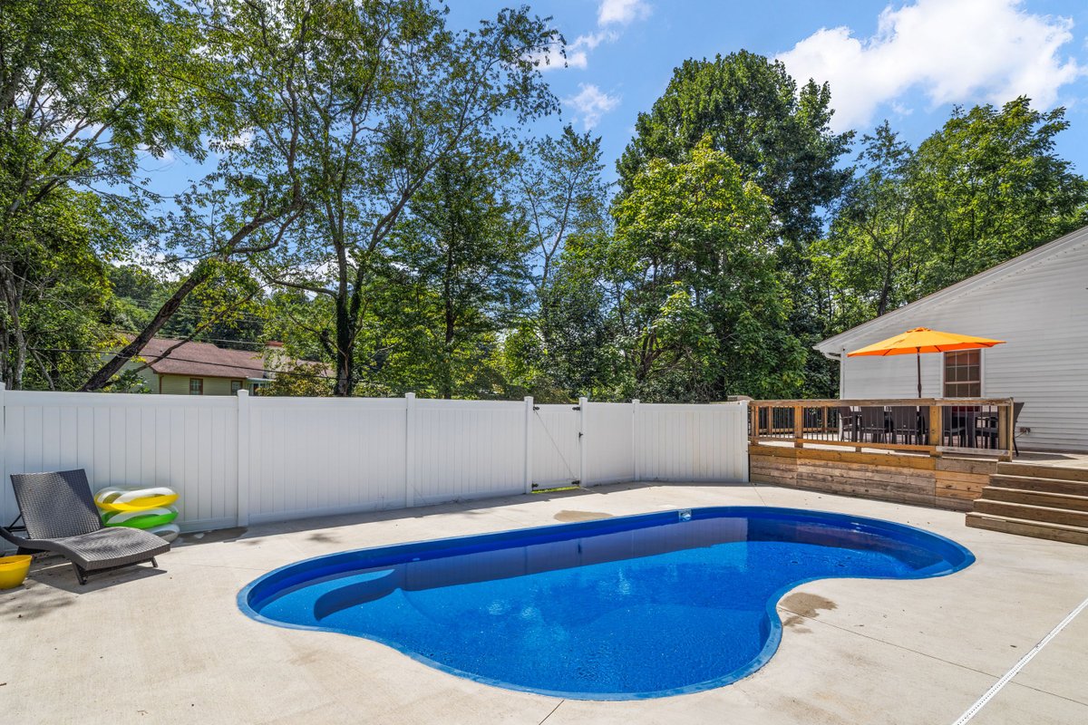 Hot tub, Pool, King bed, Asheville