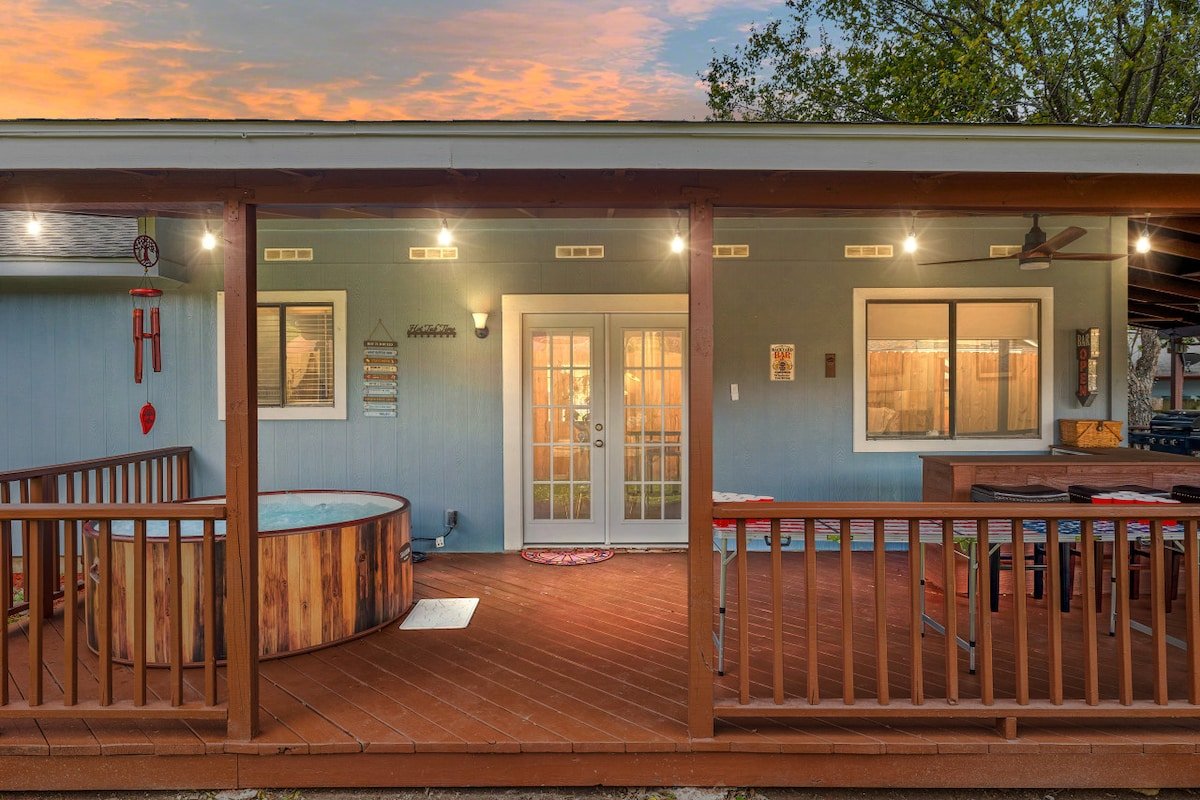 5BR/Game Room/Hot Tub/Big Yard/Sleeps 16/15 min DT gallery image 3