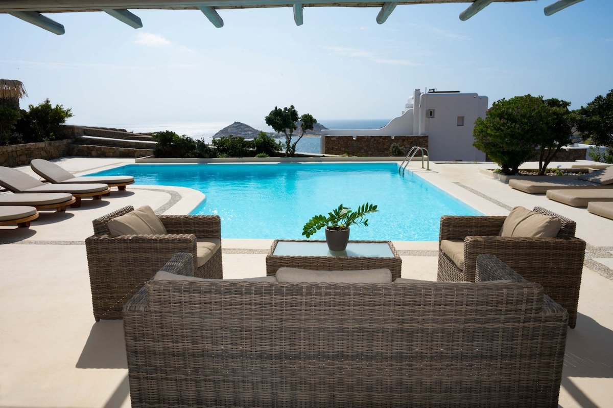 Luxury 4BR villa Divine/private pool, sea view gallery image 2