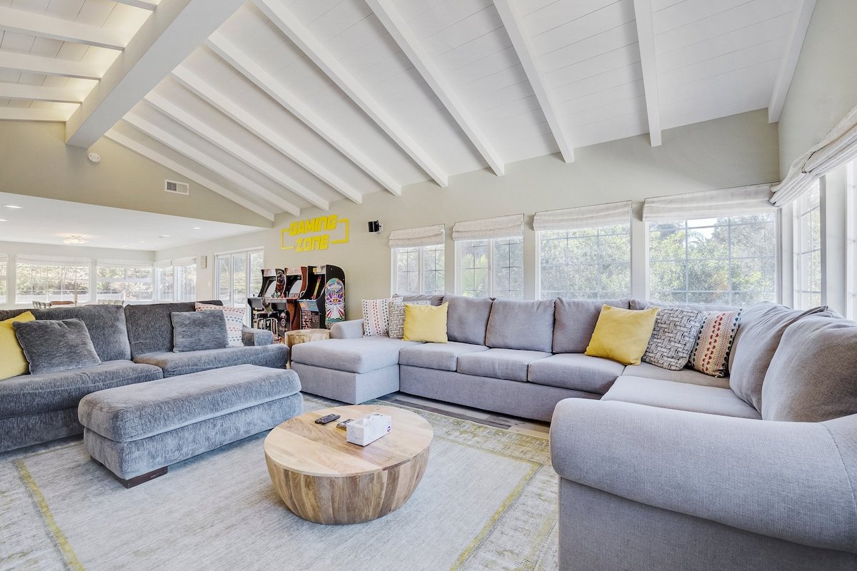 15 Min Walk Beach & Kayaking Hot Tub, Big Yard gallery image 2