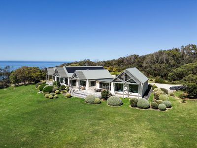 The Hamptons At Marengo -Executive Apollo Bay Home