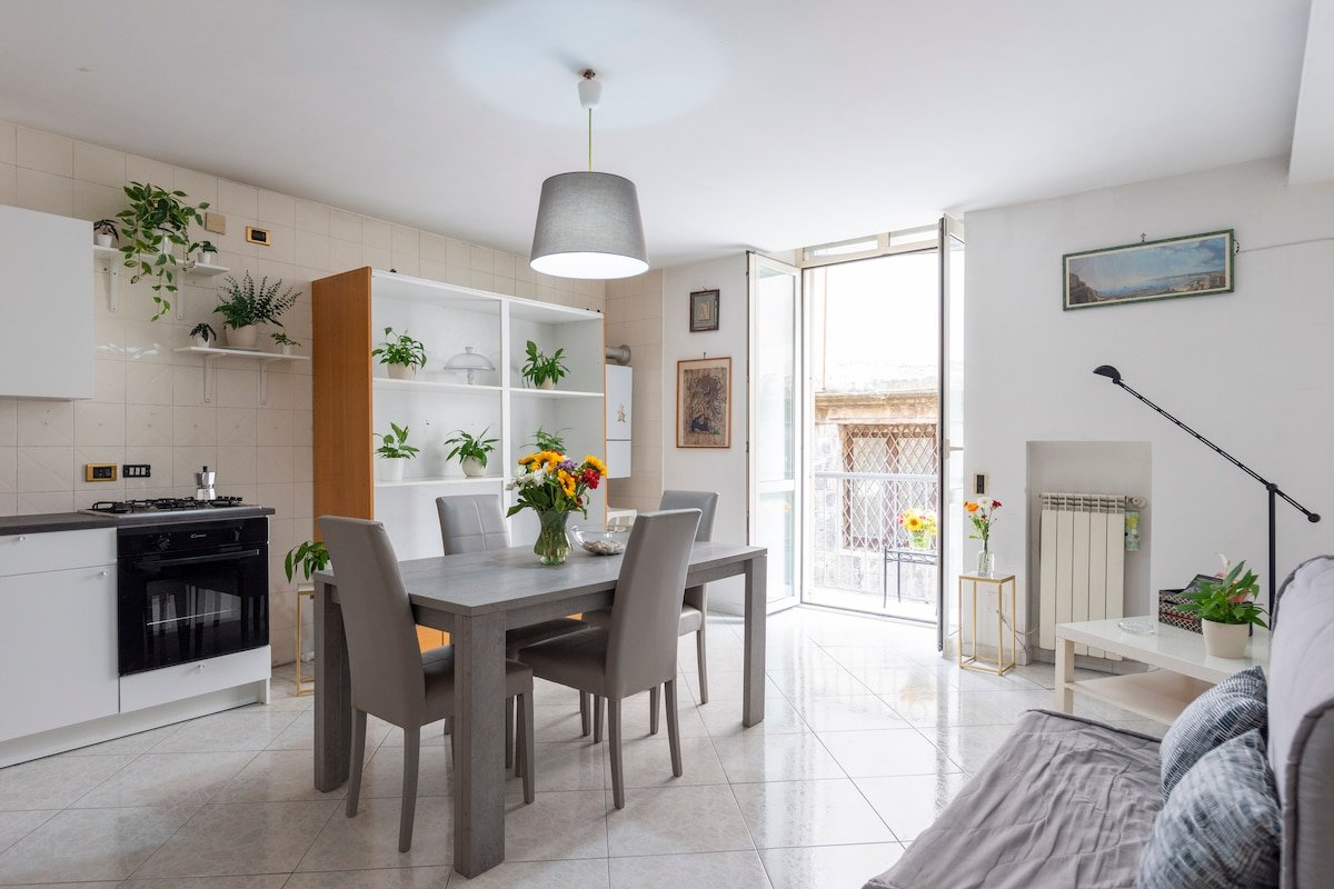 Appartamento con jacuzzi nel centro di Napoli gallery image 2