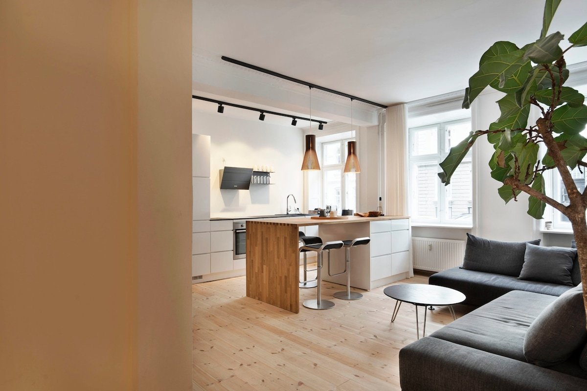 Dinesen Collection 2BR 1BA Condo gallery image 3