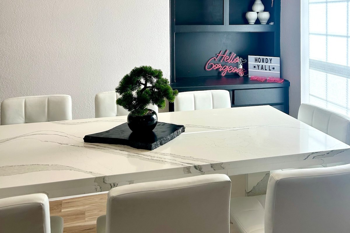 5 min to Stockyards gallery image 3