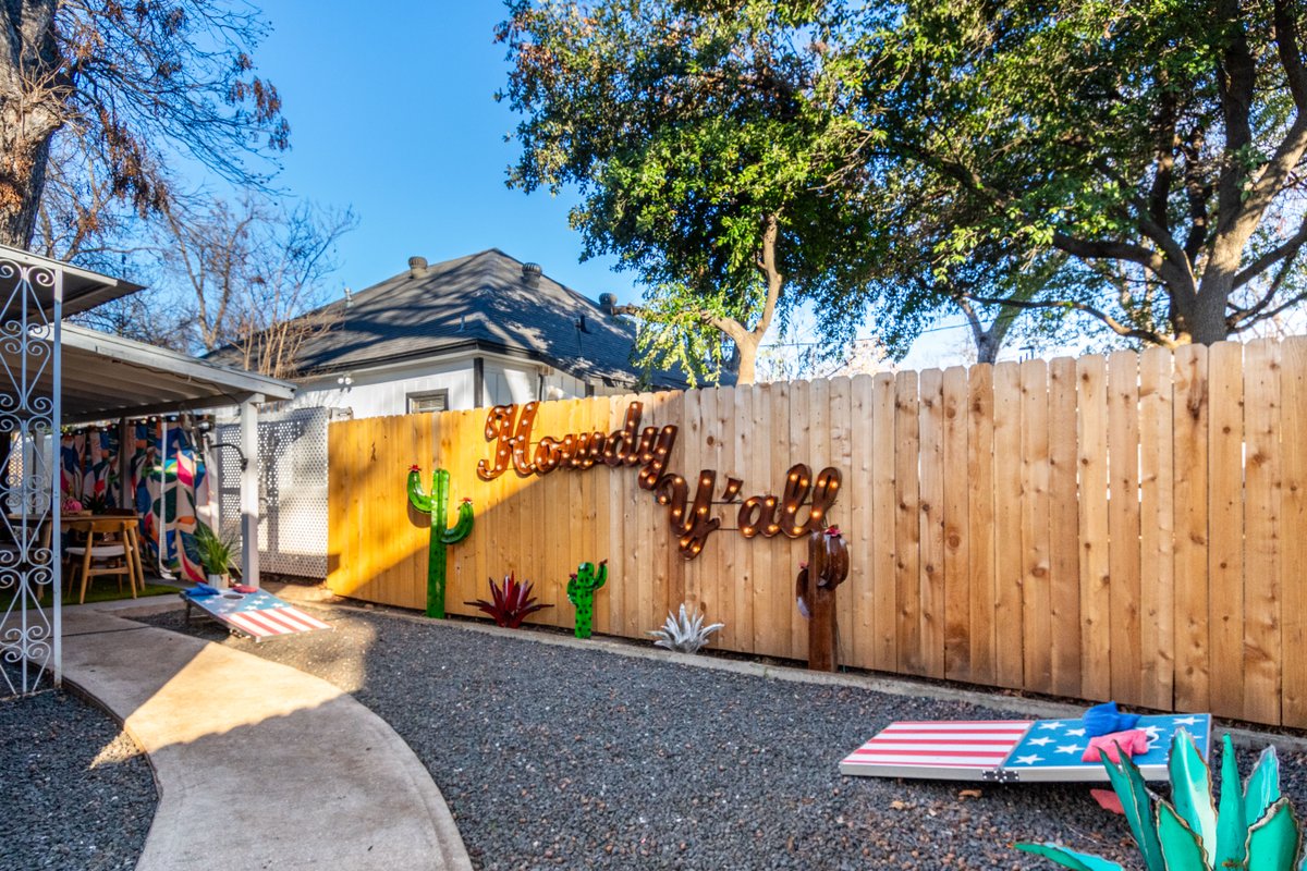 Huge 5BR compound! 1 Block to downtown & Rainey St