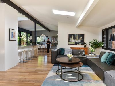 SFH in a quiet neighborhood next to shopping