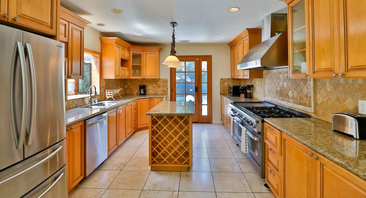 City Paradise: Saltwater Pool/Spa and Ping-Pong gallery image 5