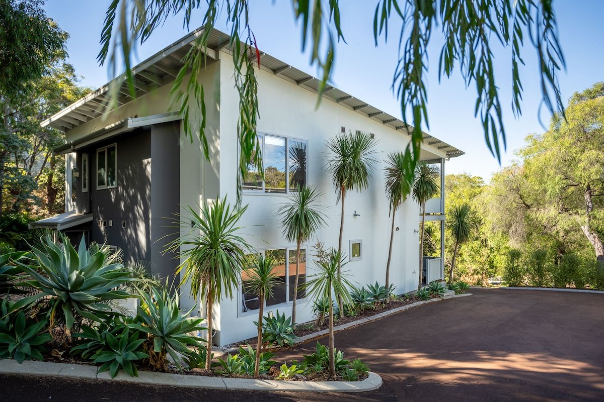 Twilight I Private Properties gallery image 3