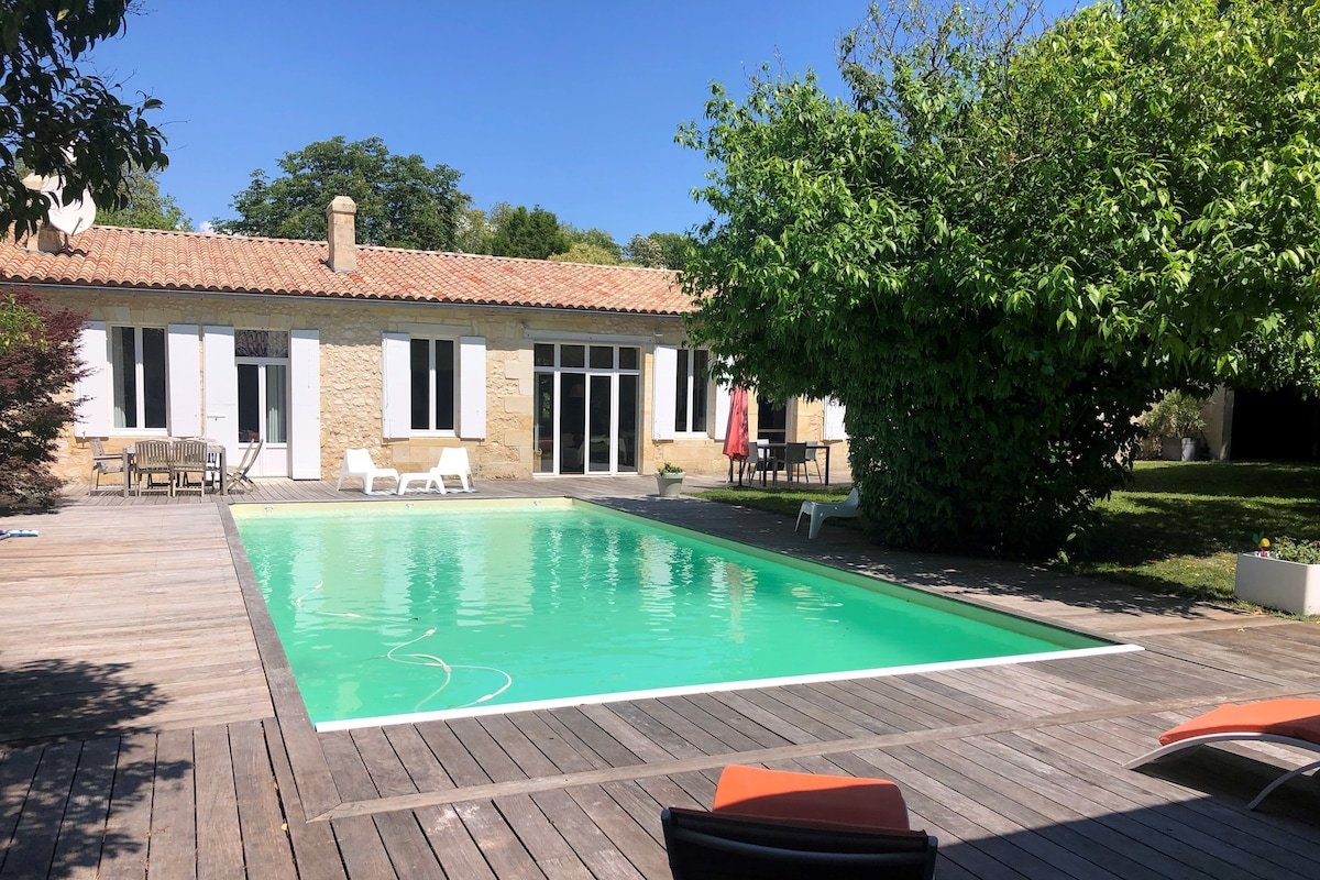 Belle et grande maison en pierre avec piscine gallery image 5