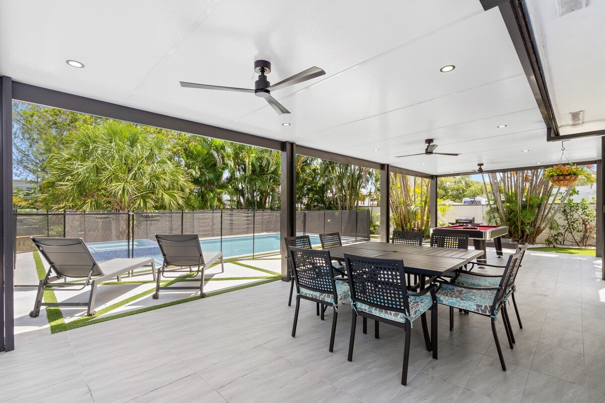 The Lakeview Chalet. Prime Location gallery image 3