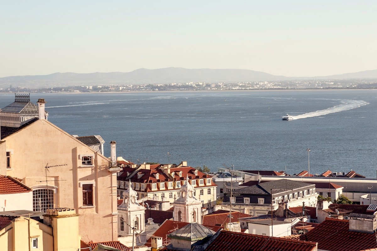 Historic Center Stunning River View gallery image 5