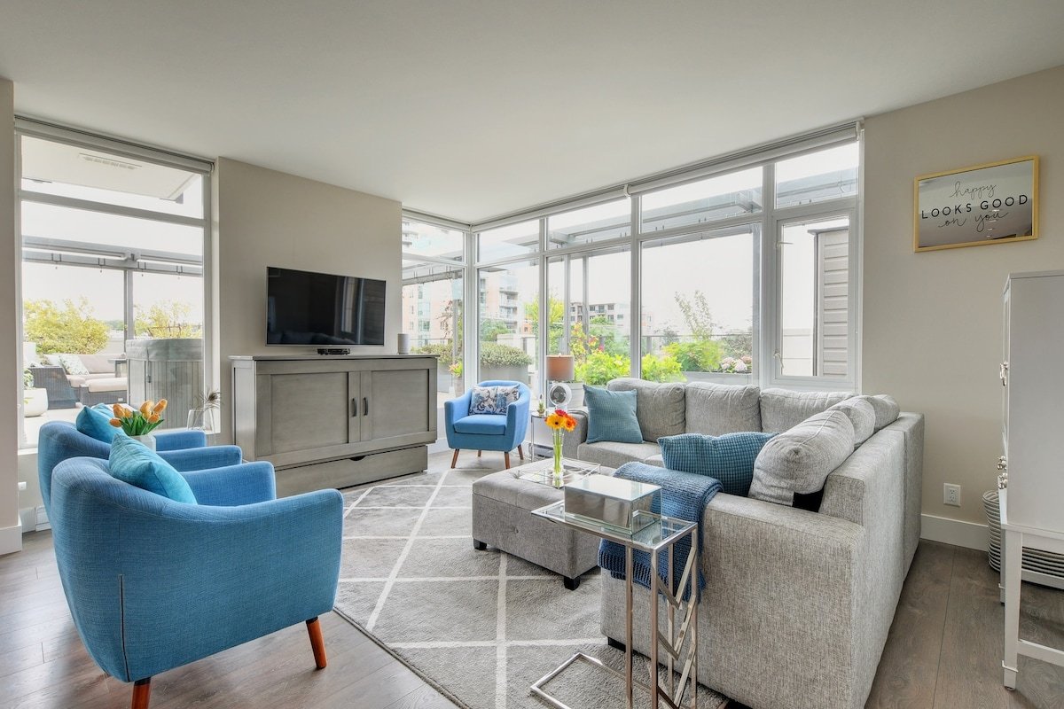 One-of-a-kind Condo w/ Private Terrace & Hot Tub gallery image 3