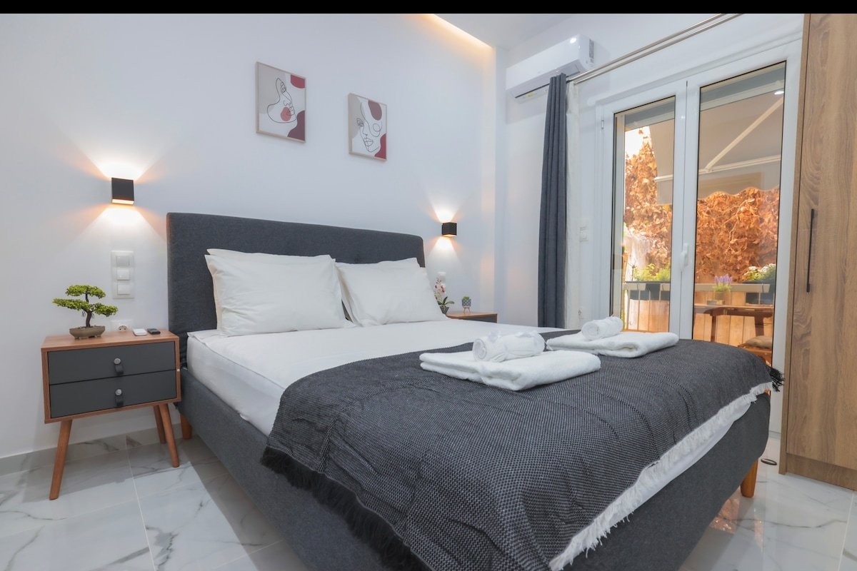 Apollo 2 bd jacuzzi suite gallery image 5