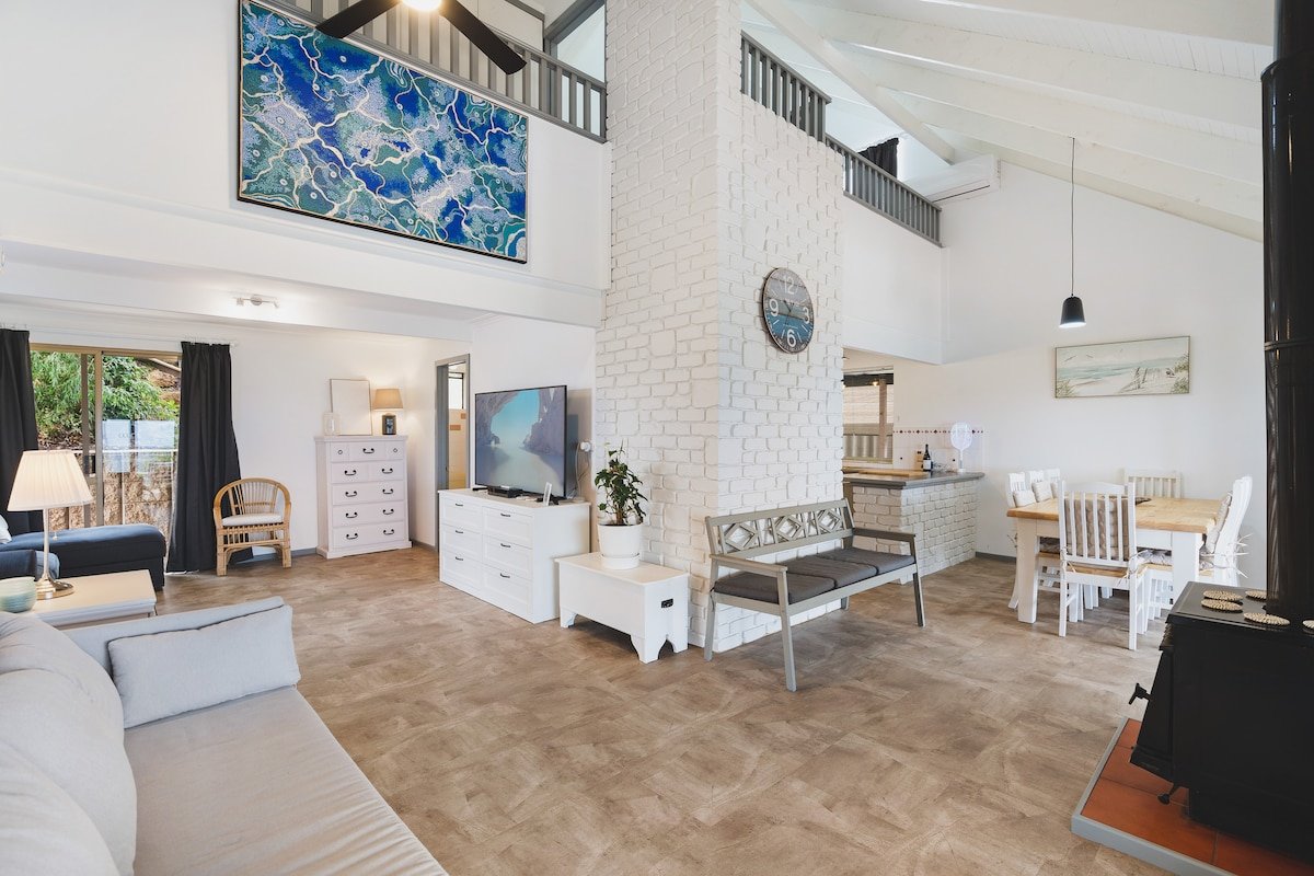 Oceanview Loft by Peppy Beach Retreats® gallery image 2