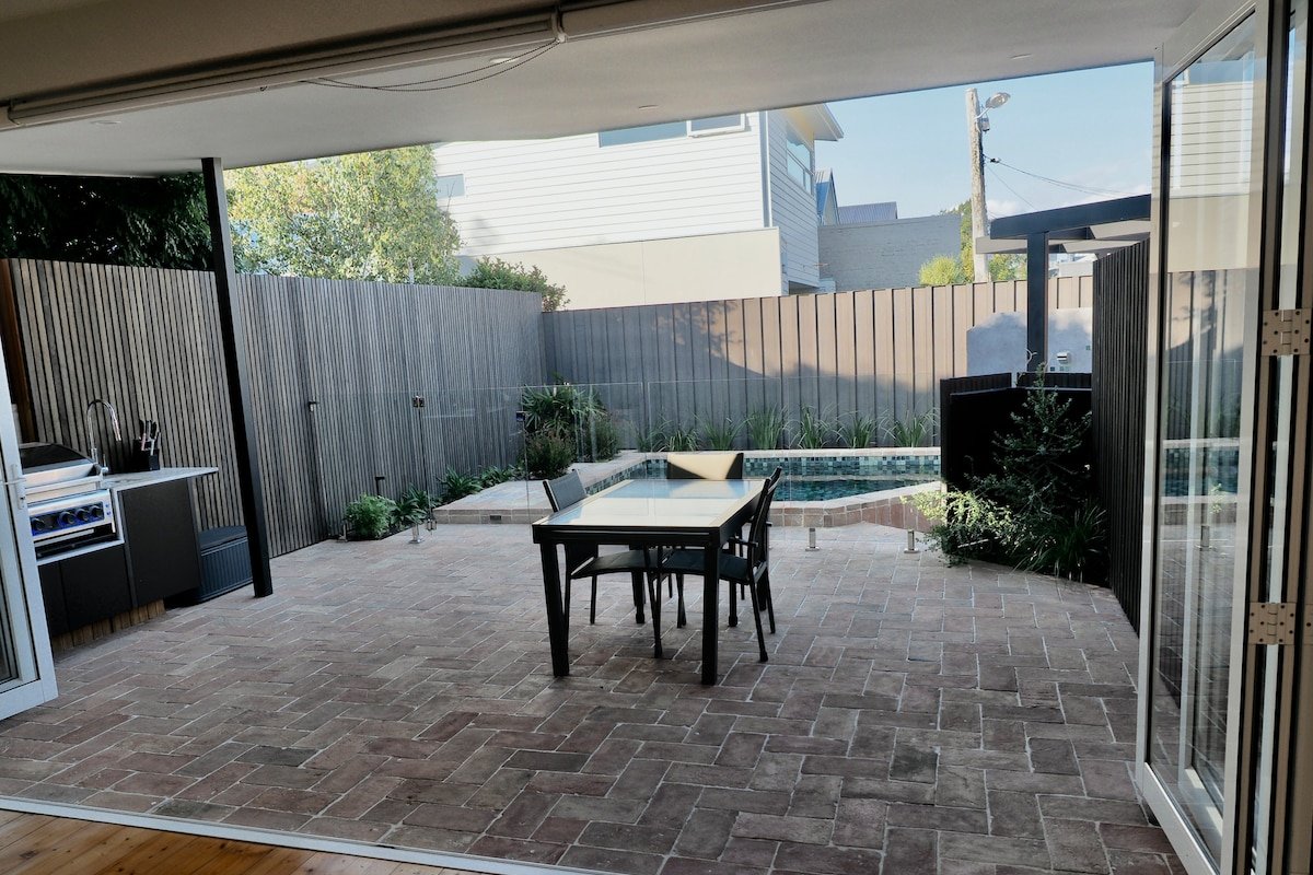 House with a Pool, outdoor dining near City &Beach gallery image 3