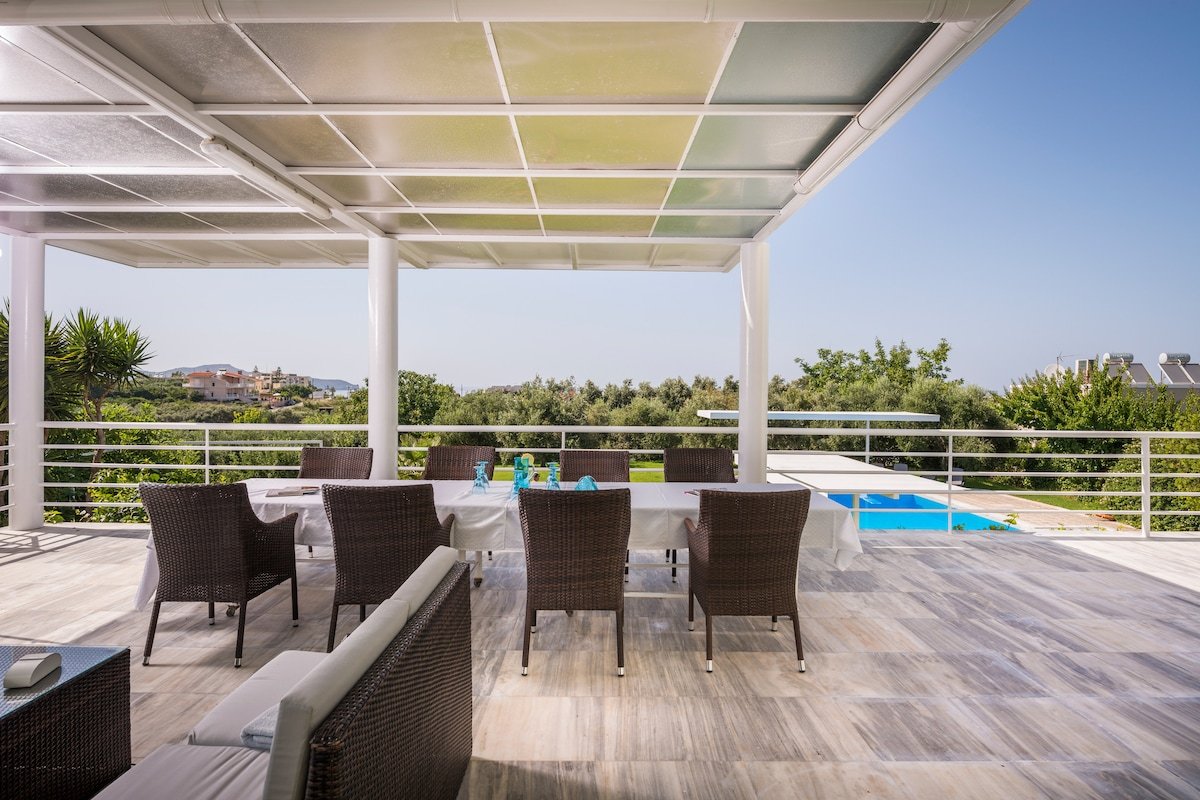 Unique deep dive Pool Villa gallery image 4