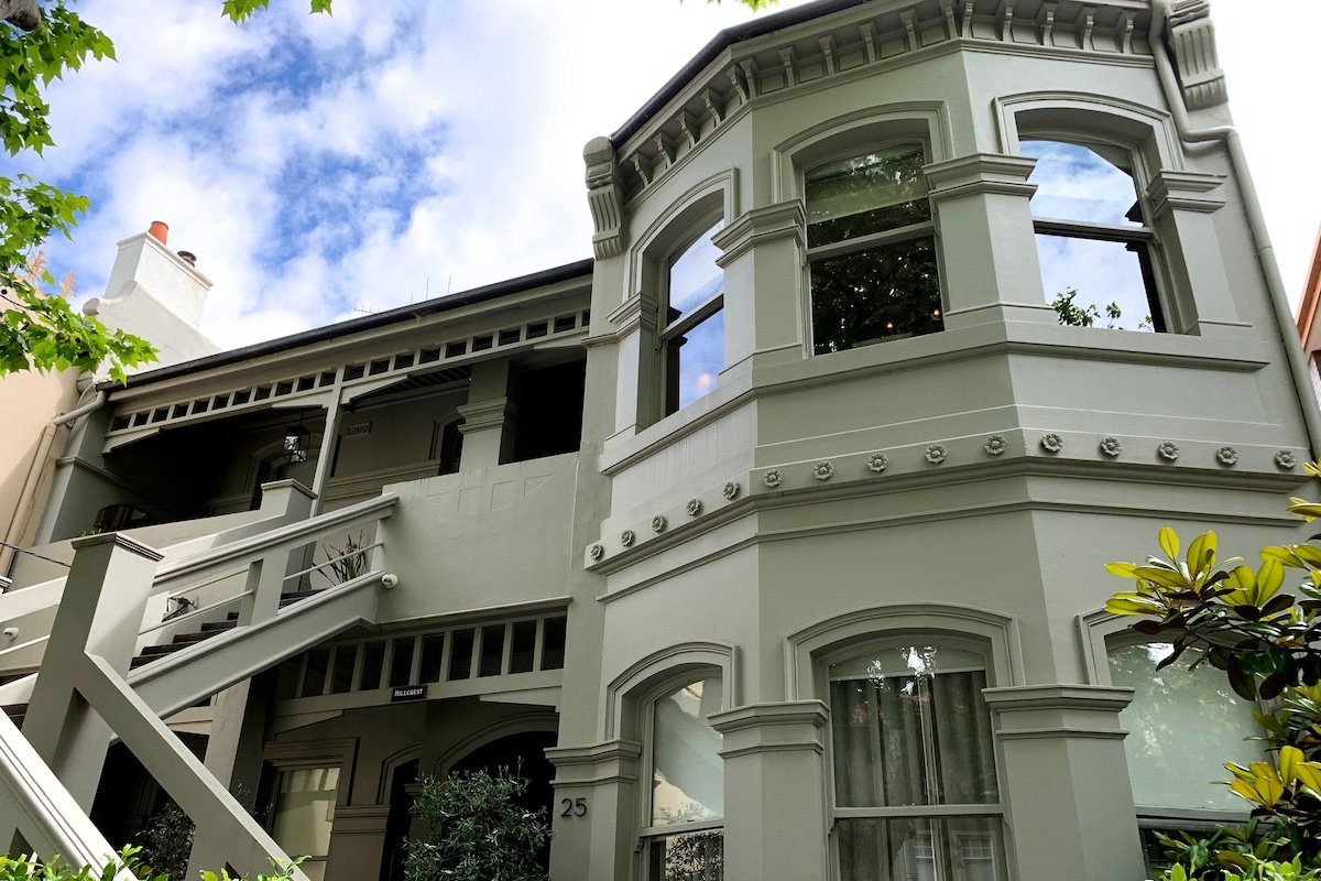 ST KILDA – Grand Mansion gallery image 2