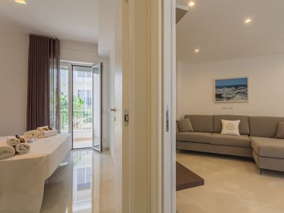 Palazzo Lux Stays Sleeps 10 – gym, beach, centre