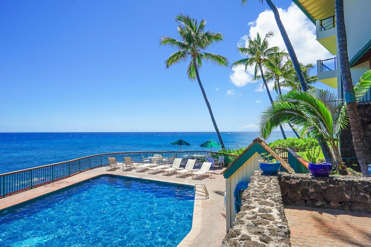 2BR oceanfront condo with pool & lanai gallery image 3