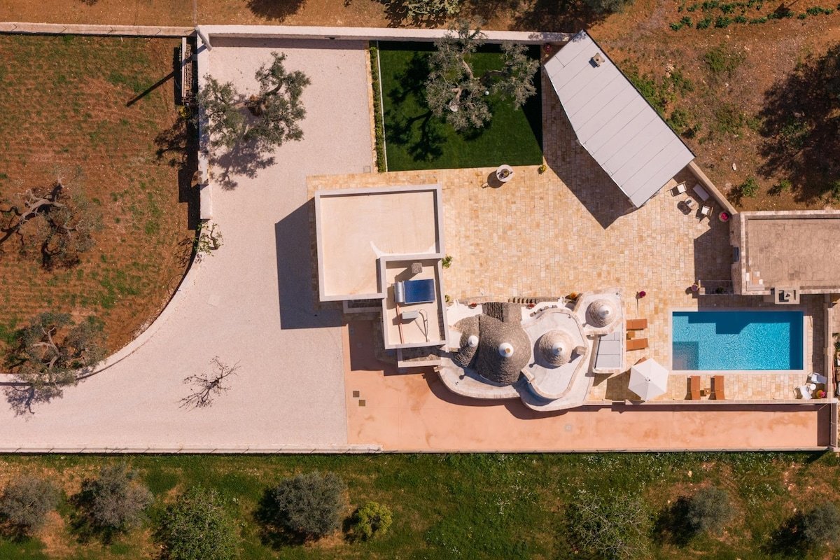 Trullo AMaMi with Private Pool and Jacuzzi gallery image 5