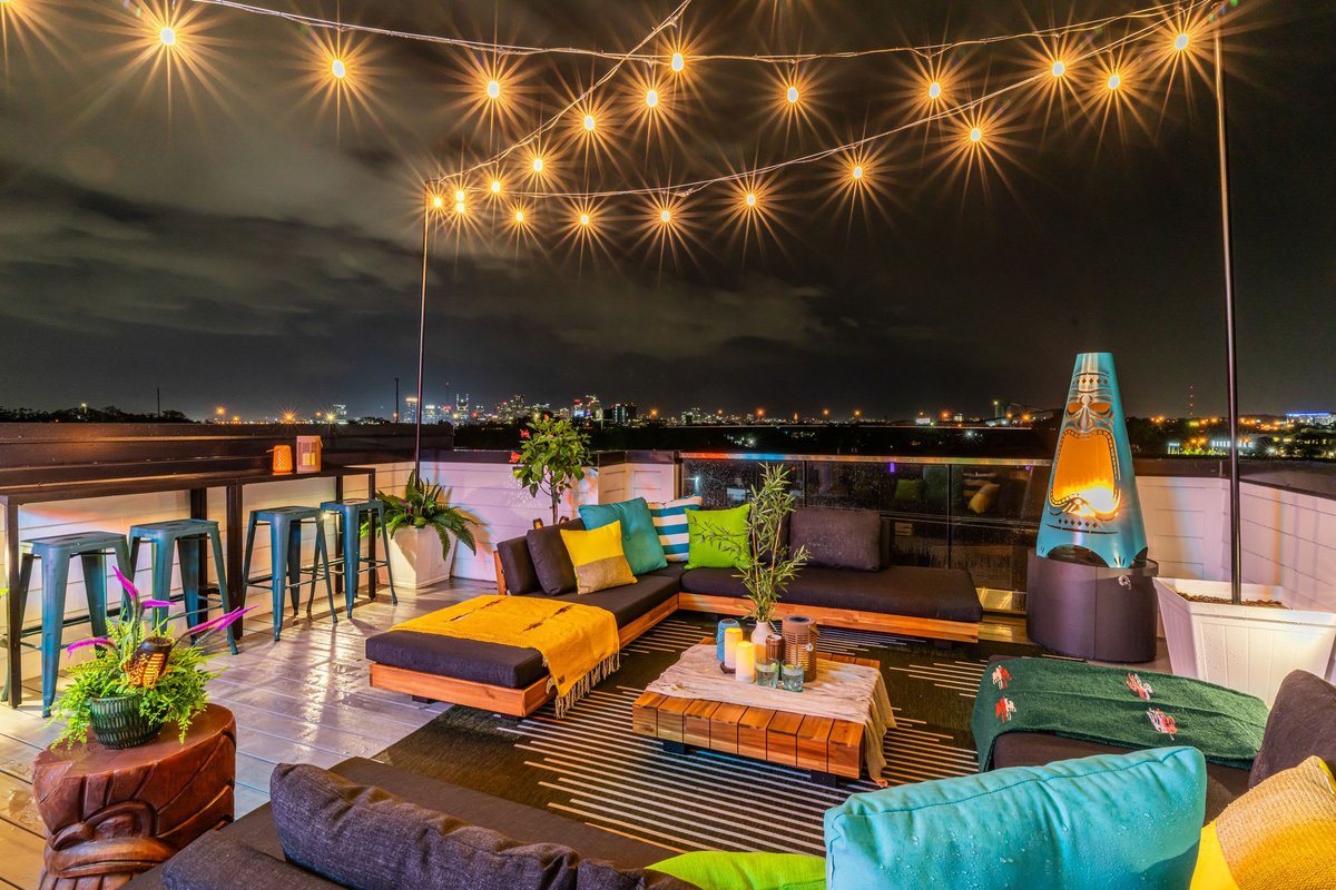 Winter Escape near DT | Rooftop HotTub + Game Room