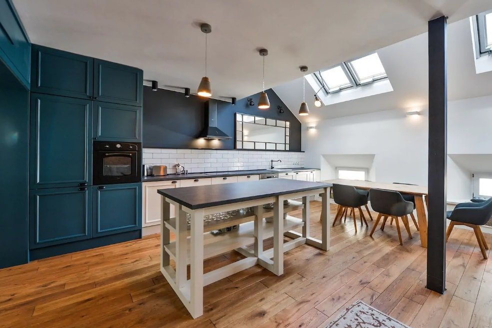 Funky lux 2 bedroom loft in the Old Town gallery image 4