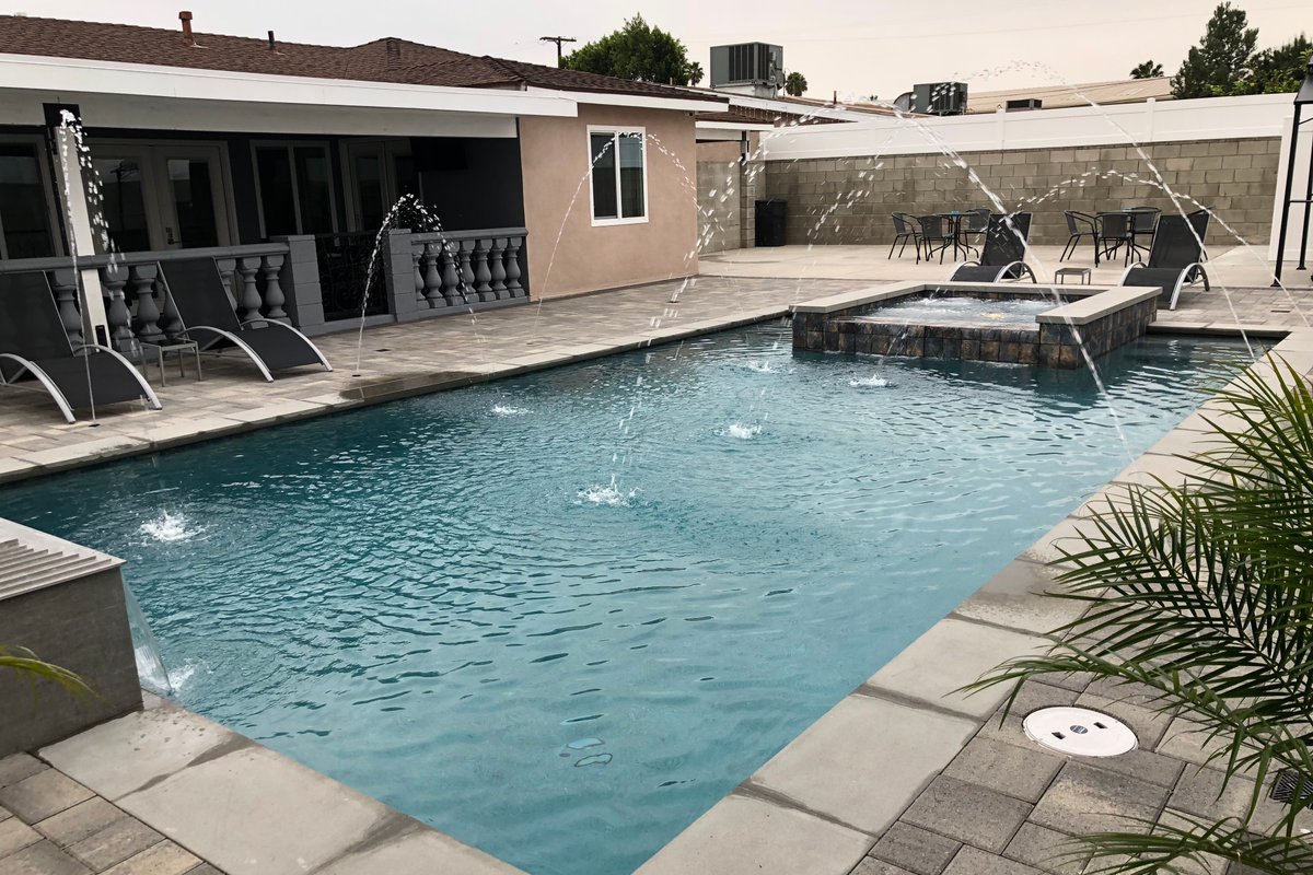 Beautiful One of a kind Home with Pool & Jacuzzi!