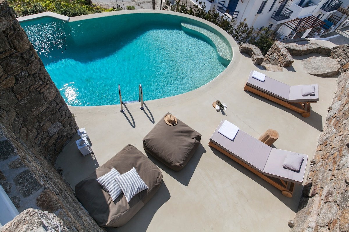 Breathtaking 6 Bed villa in Platis Gialos gallery image 4