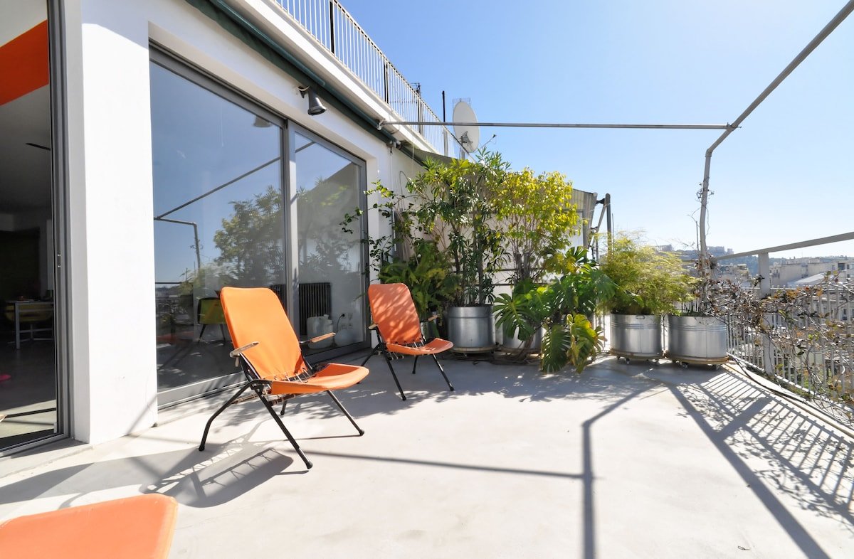 Colourful Cosmopolitan Athens | Acropolis view gallery image 2