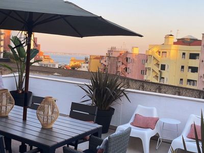 River View 3Bdr APT with Patio – Center of Lisbon