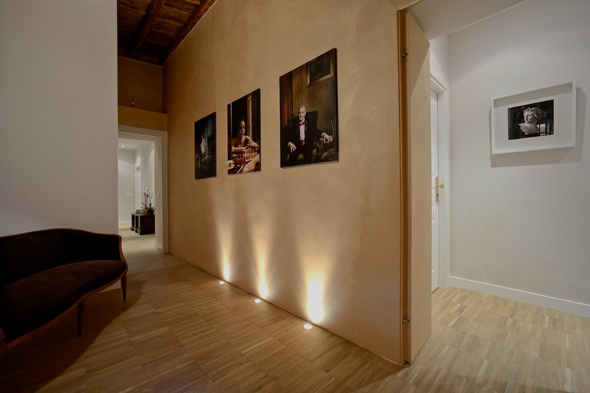architect designed apartment near Coloseum gallery image 4