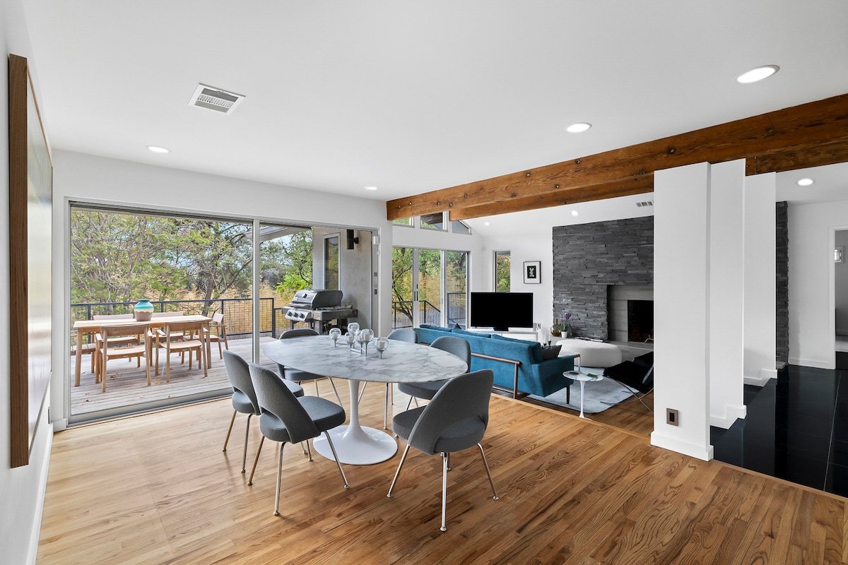 Midcentury Modern Retreat gallery image 4